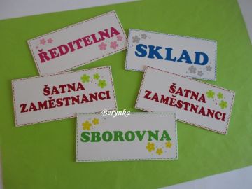 Cedulky s nápisy