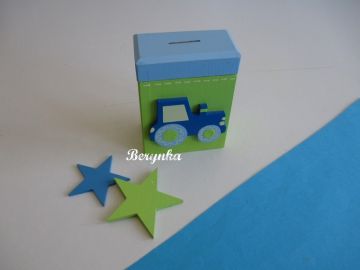Dřevěná pokladnička s víkem - s traktorem