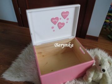 Dřevěná bedýnka s medvídkem s lahvičkou - v různých barvách pro kluky