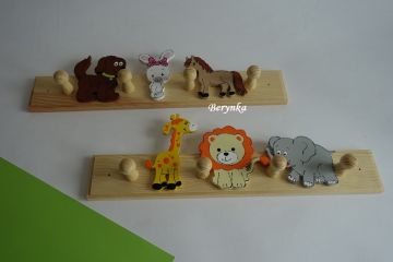 Dětský věšák s různými zvířátky
