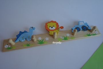 Dětský věšák s různými zvířátky