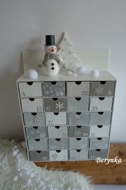 Adventní kalendář *bílo-šedý* se sněhulákem - různá provedení