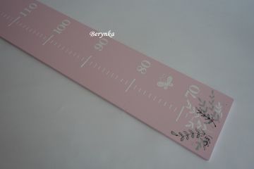 Dětský metr se zajíčky v trávě