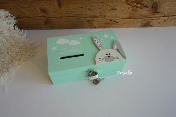 Dřevěná pokladnička se zajíčkem a hvězdičkami