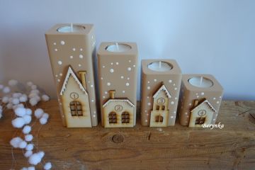 Adventní svícen stupňovitý s přírodními domečky - různé barvy