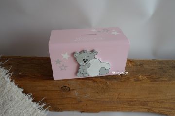 Dřevěná pokladnička s medvídkem se srdíčkem