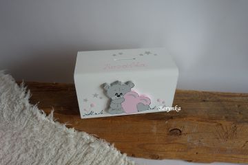 Dřevěná pokladnička s medvídkem se srdíčkem