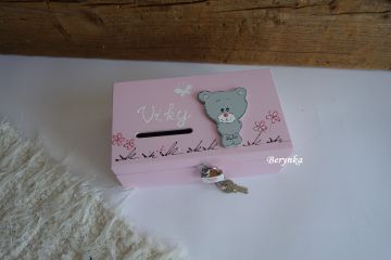 Dřevěná pokladnička s méďou