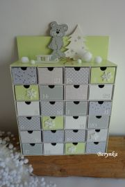Adventní kalendář pudrově zelený s medvídkem