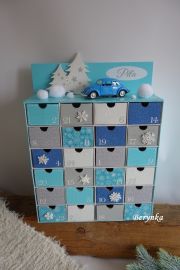 Adventní kalendář tyrkysový s modrým autíčkem