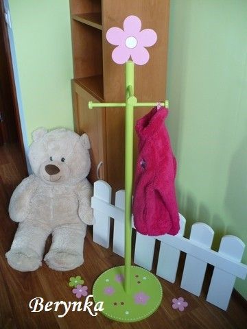 Věšák - němý sluha s kytičkou