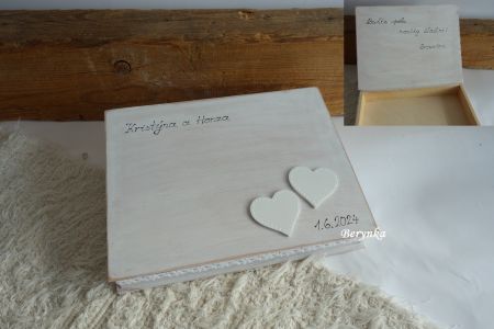 Svatební krabička patinovaná s krajkou