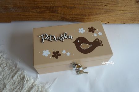 Dřevěná pokladnička s ptáčkem