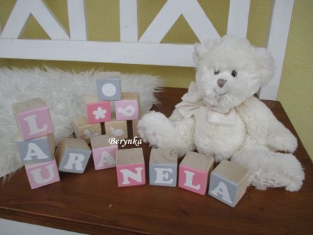 Dřevěné kostičky růžovo-šedé