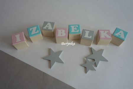 Dřevěné kostičky v růžové-tyrkysové-šedé