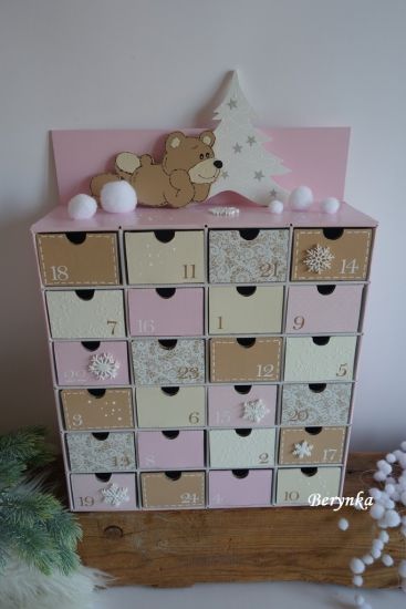 Adventní kalendář růžovo-kávový s medvídkem