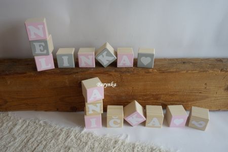 Dřevěné kostičky růžovo-přírodní