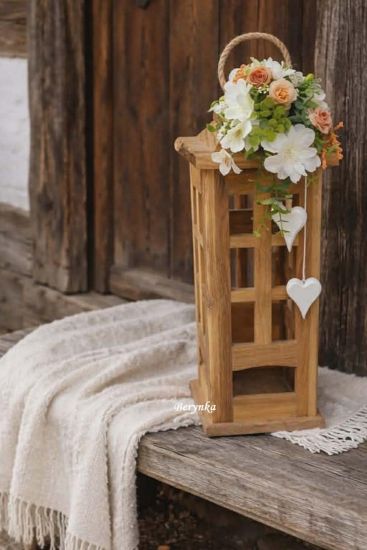 Lucerna - s květinami a srdíčky