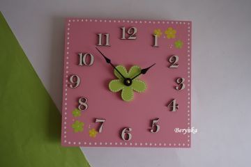 Hodiny s kytičkou - kulaté/čtvercové