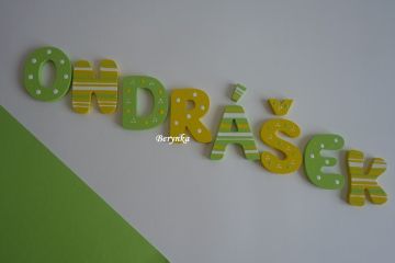 Dřevěná písmenka "proužky a puntíky"