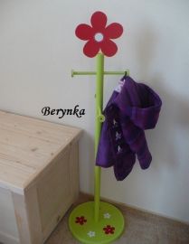 Věšák - němý sluha s kytičkou