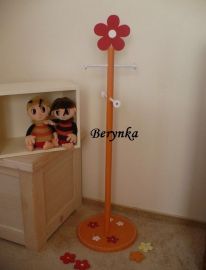 Věšák - němý sluha s kytičkou