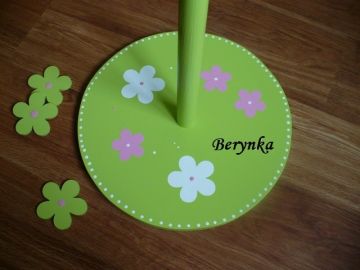 Věšák - němý sluha s kytičkou