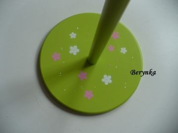 Věšák - němý sluha s kytičkou