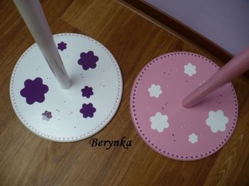 Věšák - němý sluha s kytičkou