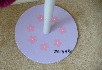 Věšák - němý sluha s kytičkou