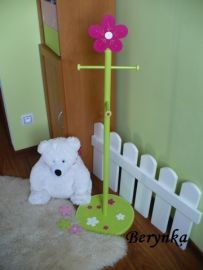 Věšák - němý sluha s kytičkou