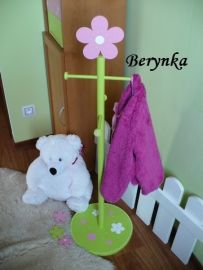 Věšák - němý sluha s kytičkou