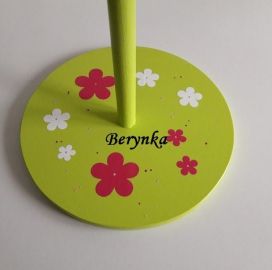 Věšák - němý sluha s kytičkou