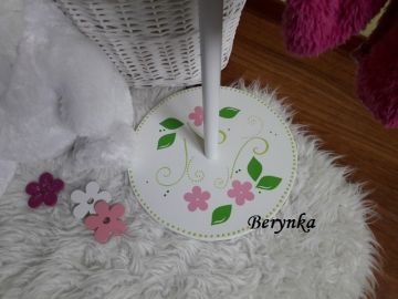 Věšák - němý sluha s kytičkou