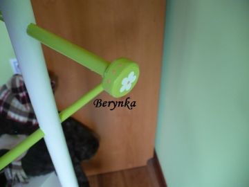 Věšák - němý sluha se sovičkou