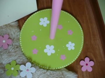 Věšák - němý sluha se sovičkou