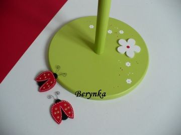 Věšák - němý sluha se sovičkou