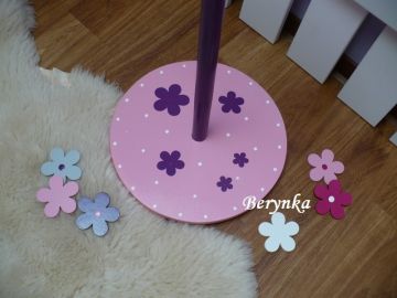 Věšák - němý sluha se sovičkou