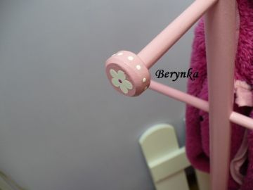 Věšák - němý sluha se sovičkou