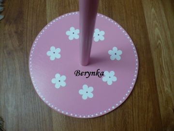 Věšák - němý sluha se sovičkou