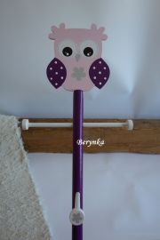 Věšák - němý sluha se sovičkou