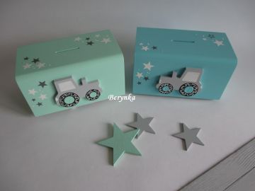 Dřevěná pokladnička s traktorem