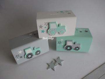 Dřevěná pokladnička s traktorem