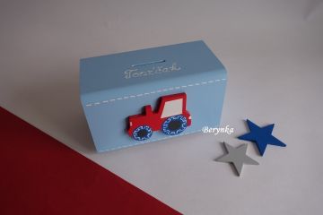 Dřevěná pokladnička s traktorem