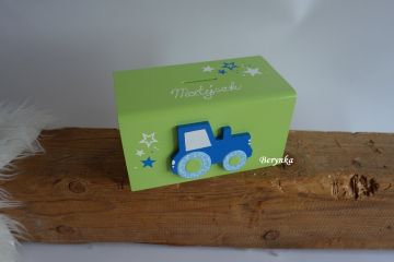 Dřevěná pokladnička s traktorem