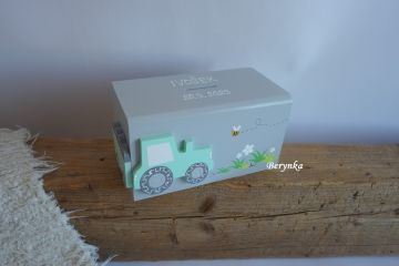 Dřevěná pokladnička s traktorem