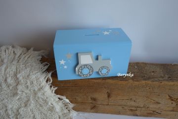 Dřevěná pokladnička s traktorem