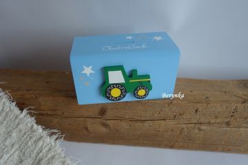 Dřevěná pokladnička s traktorem