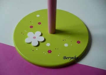 Věšák - němý sluha se slunečnicí