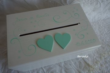 Svatební bedýnka se srdíčky a spirálkami